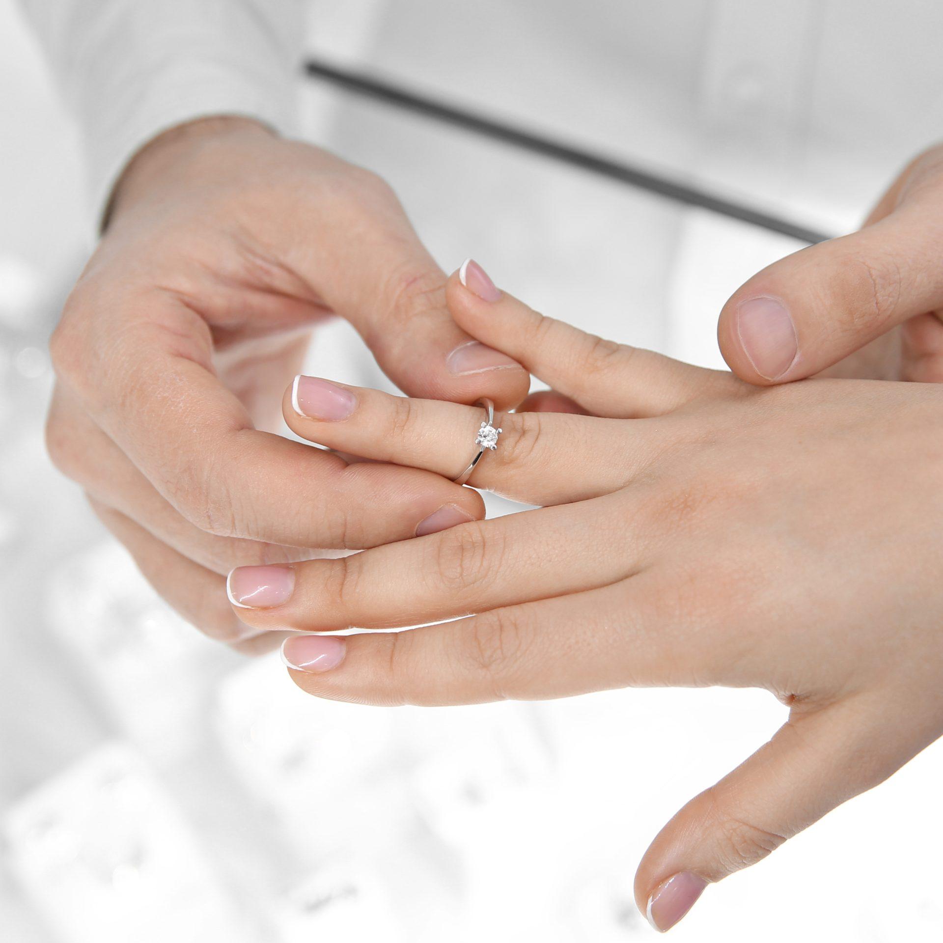 engagement ring and diamond ring Dubai