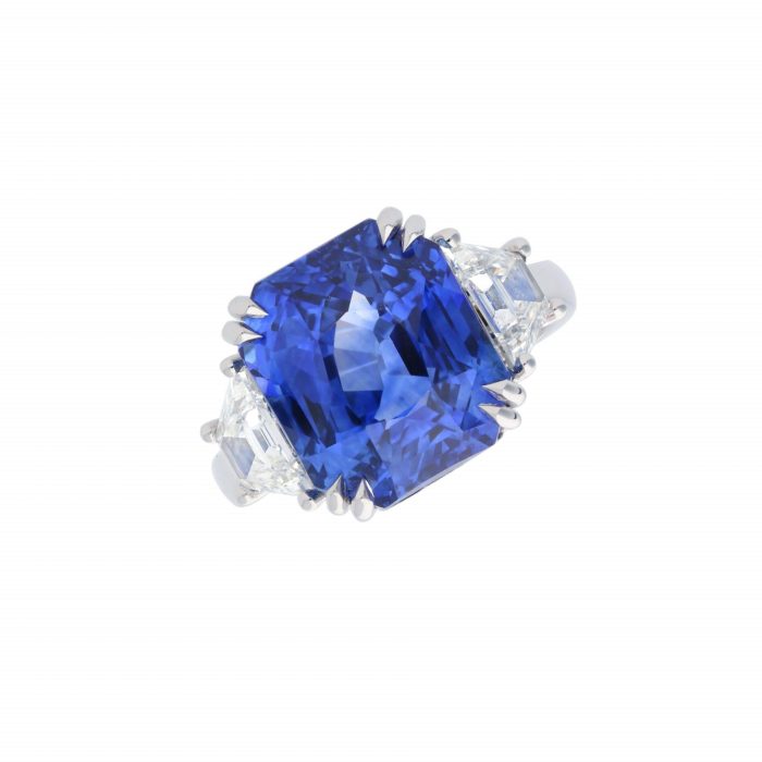 Magnificent Blue sapphire ring Dubai